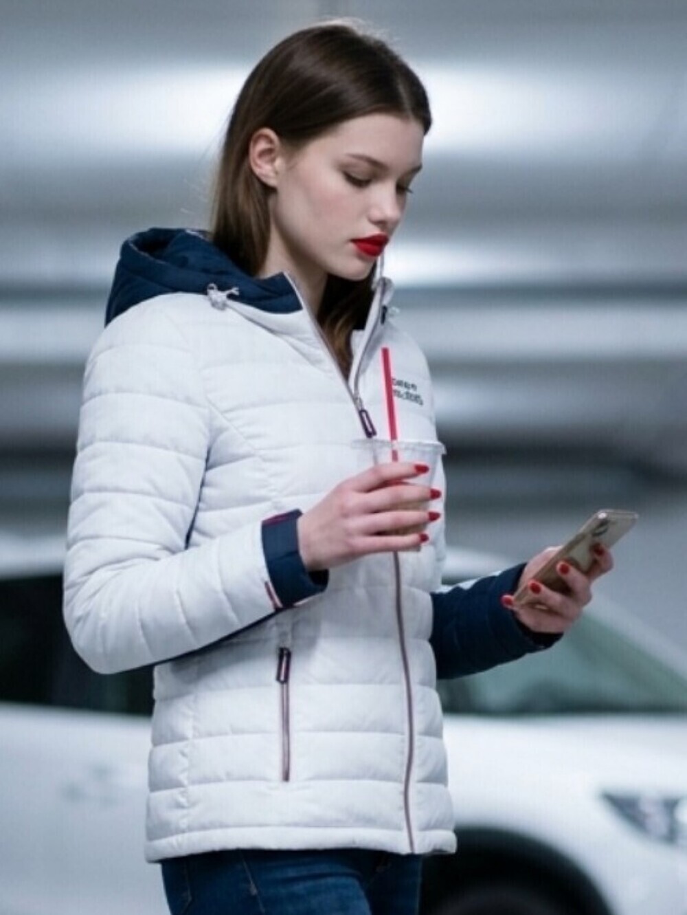 Tommy Hilfiger Women's White and Navy Puffer Jacket Size Large
